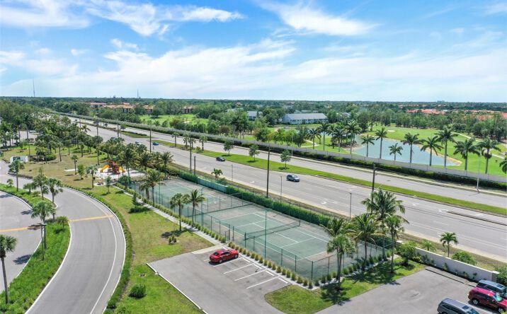 Pictures of Retail property located at 161 Santa Clara Dr, Naples, FL 34104 for sales - image #1