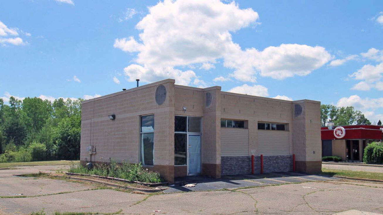 4435 Pierson Rd, Flint, MI 48504