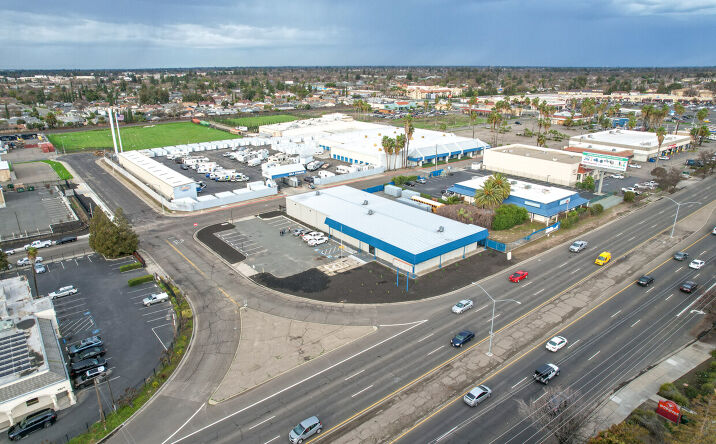 Pictures of Retail property located at 4933 West Ln, Stockton, CA 95210 for comps - image #1