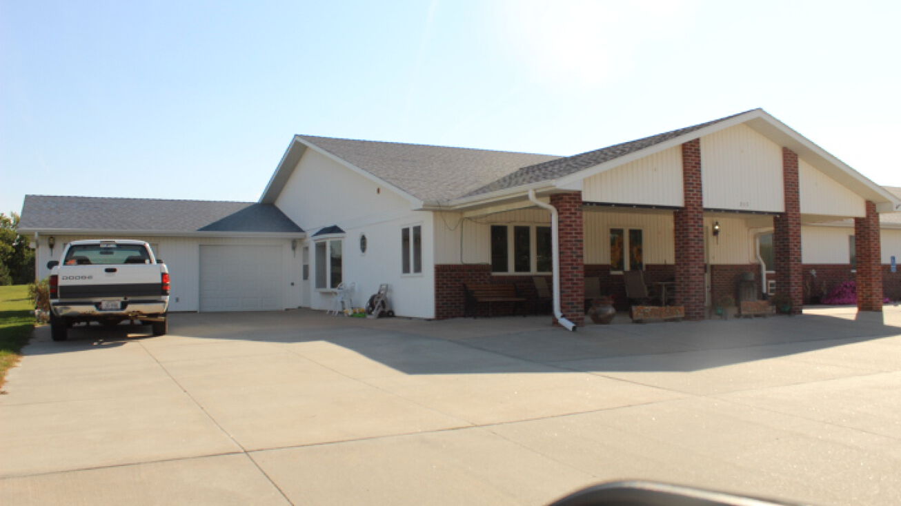 402 S French Ave, Sutton, NE 68979