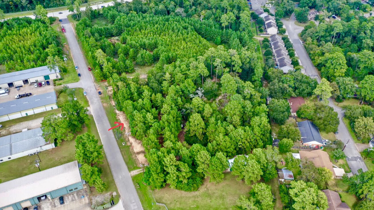 Hilltop Dr, Conroe, TX 77303