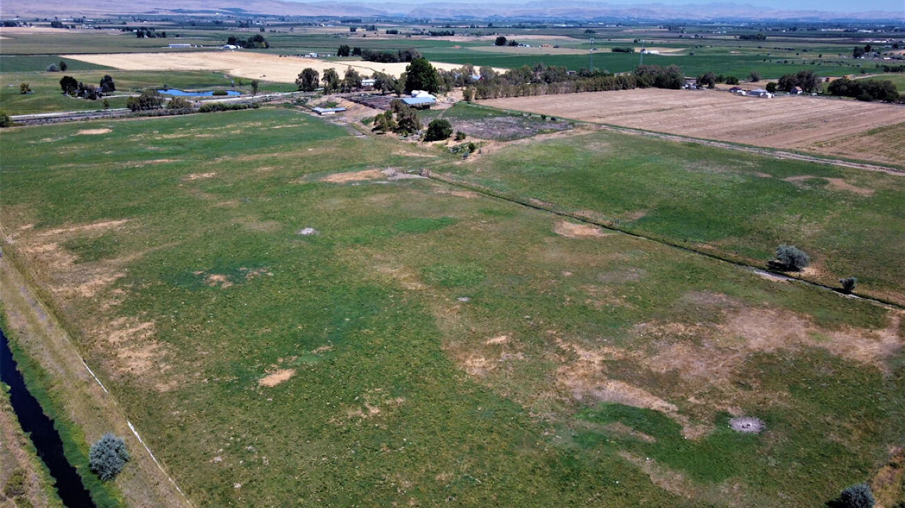 11280 Branch Rd, Harrah, WA 98933