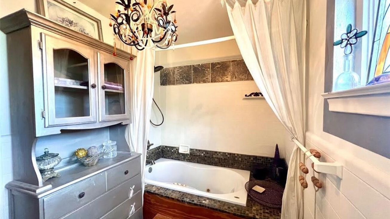 5537 Canal Blvd, New Orleans, LA 70124 Mixed Use Property for Sale