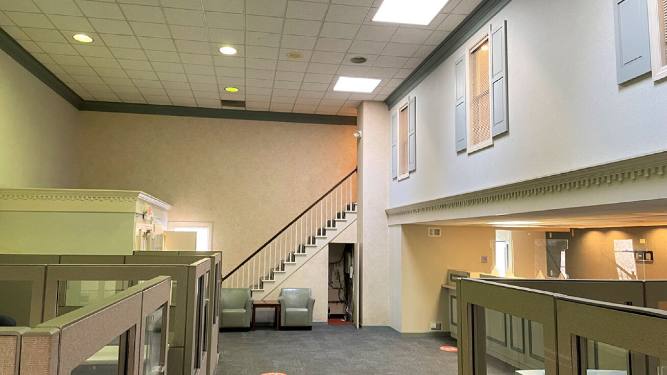 Pictures of Retail property located at 1003 Beaver Grade Rd, Coraopolis