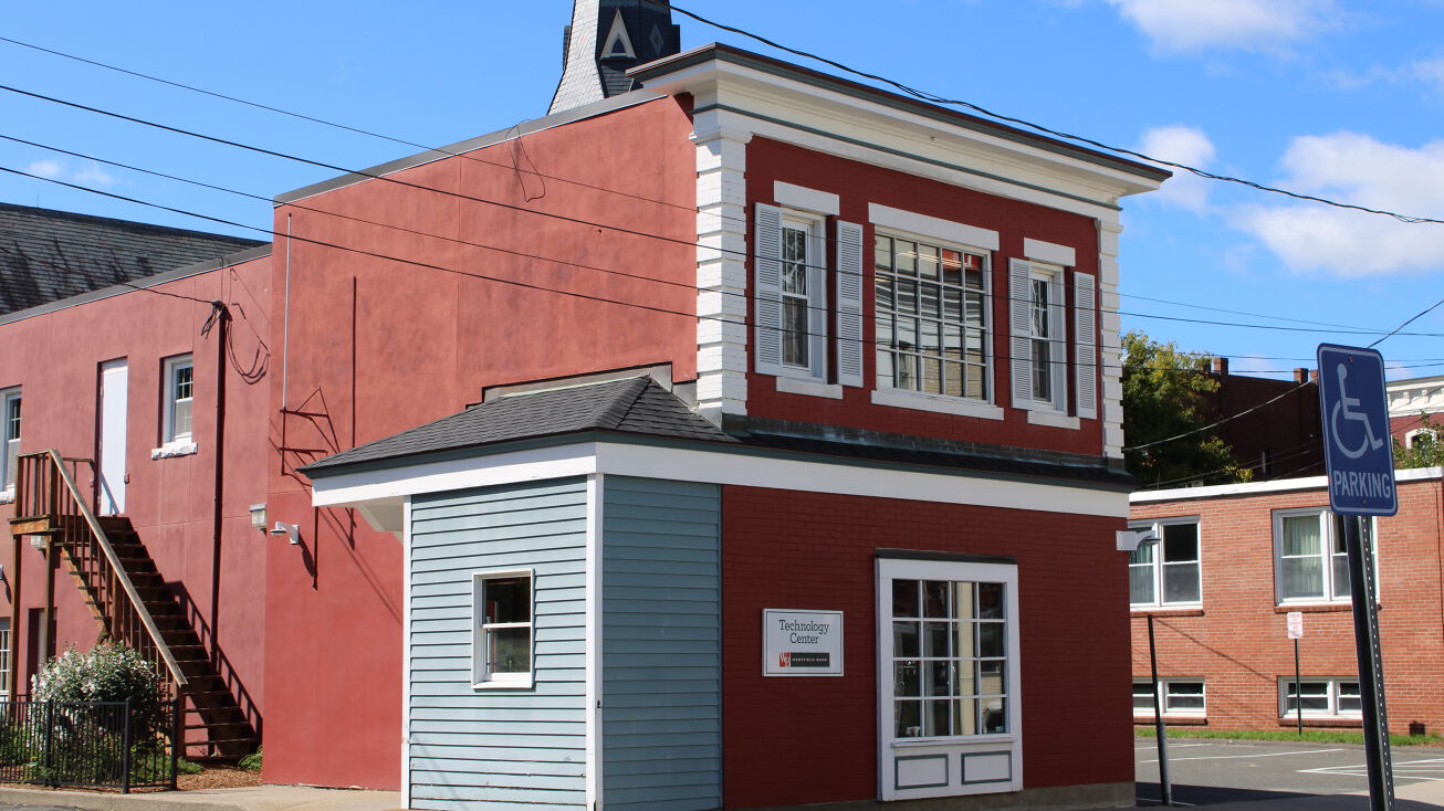 9 Chapel St, Westfield, MA 01085