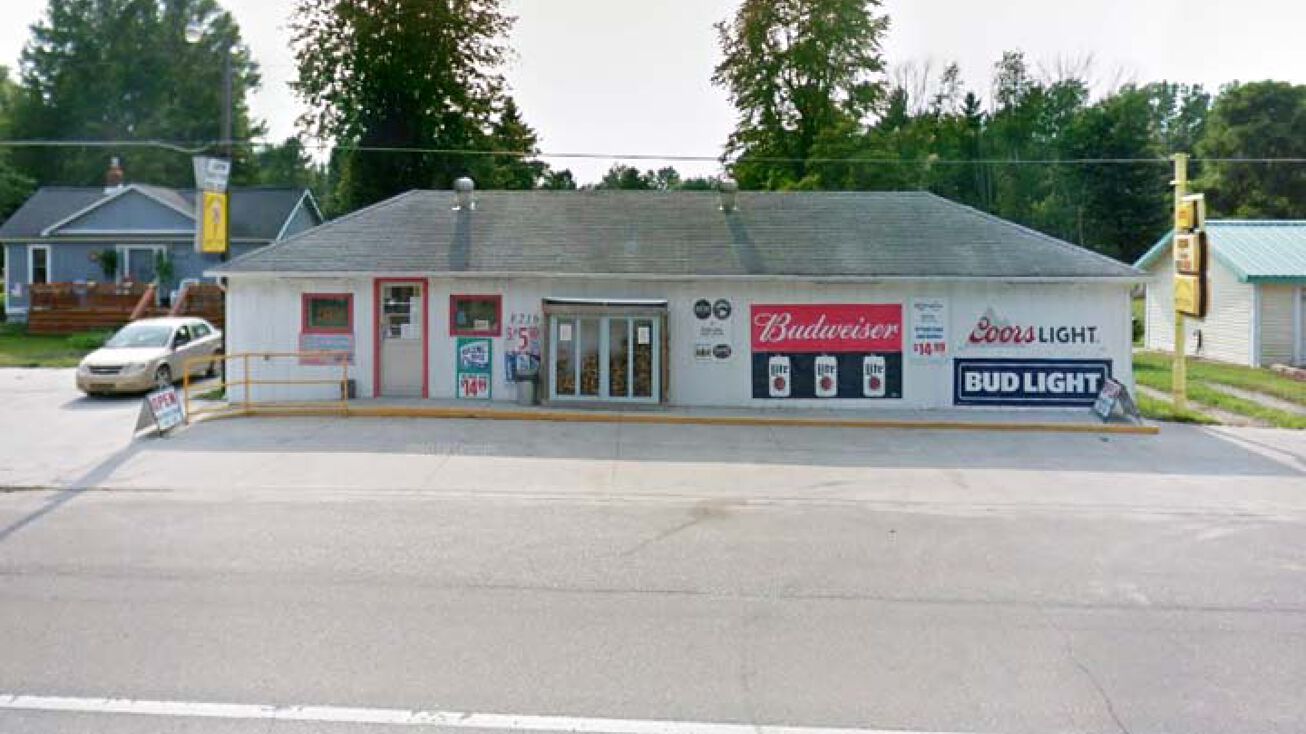 8216 Lakeshore Rd, Lexington, MI 48450