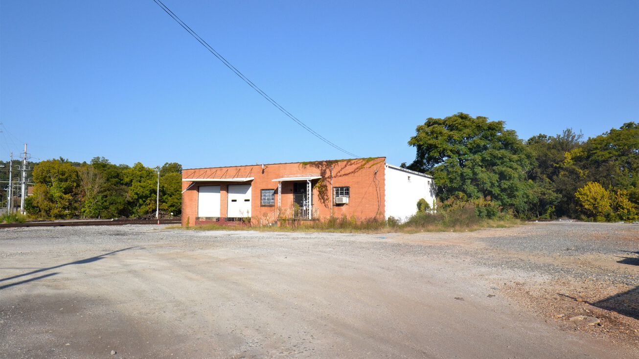 125 W 4th St, Anniston, AL 36201