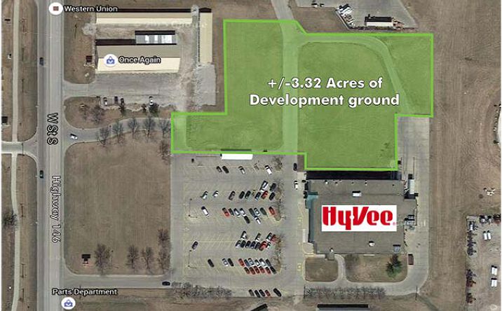 Pictures of Land property located at Grinnell Hy-Vee, Grinnell, IA 50112 for sales - image #1