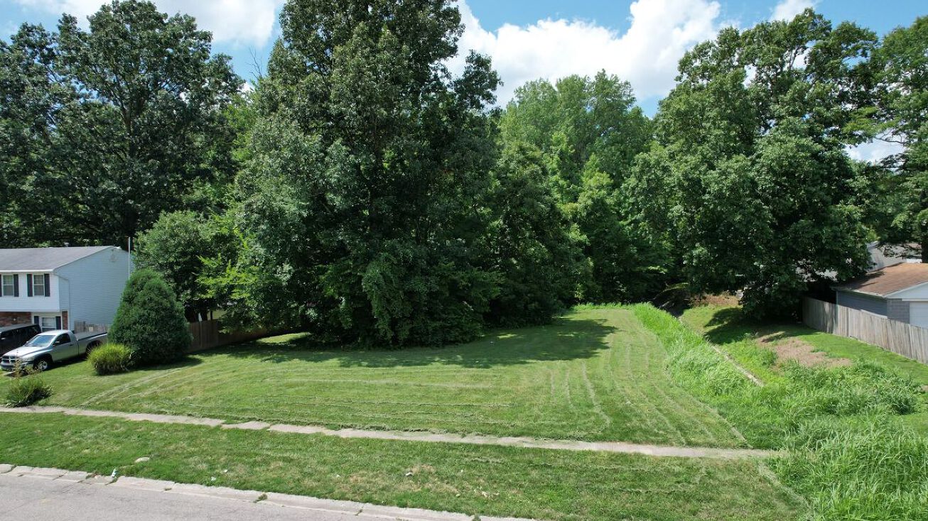 8504 Bost Ln, Louisville, KY 40219