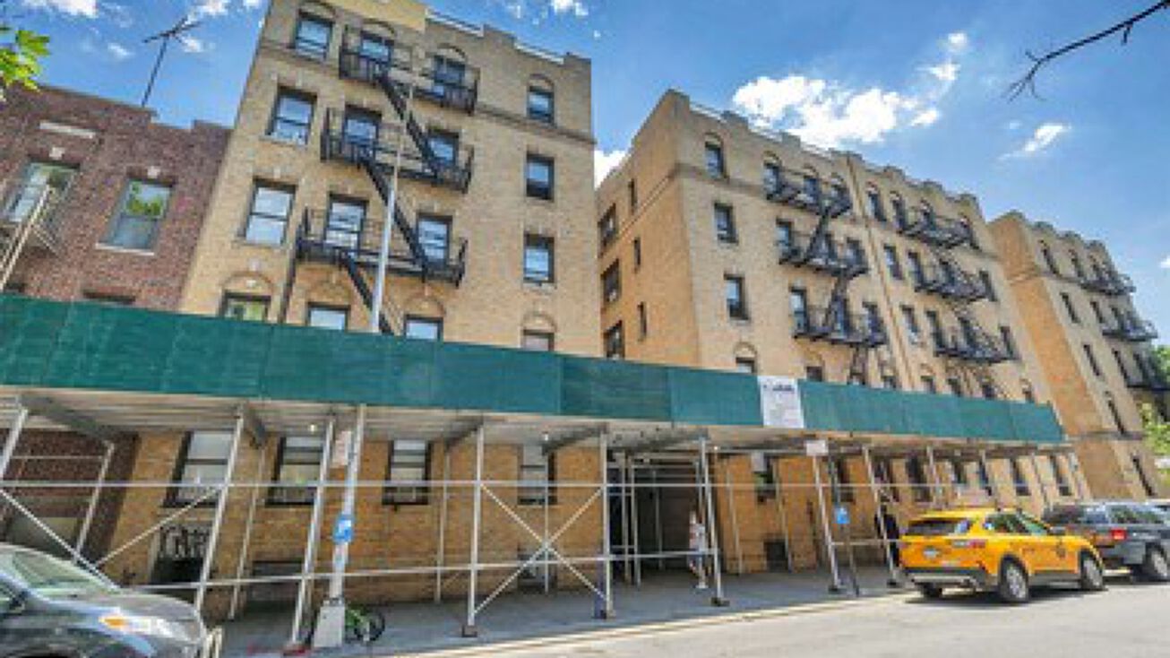 3153 34th St, Queens, NY 11106