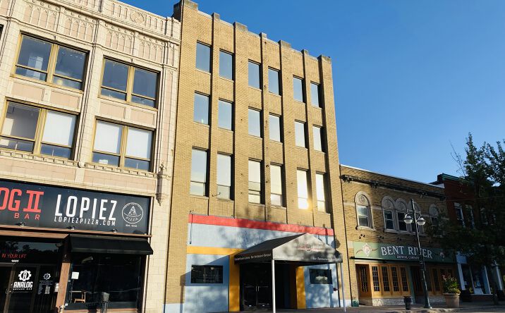 Pictures of Retail property located at 1409 5th Ave, Moline, IL 61265 for sales - image #1