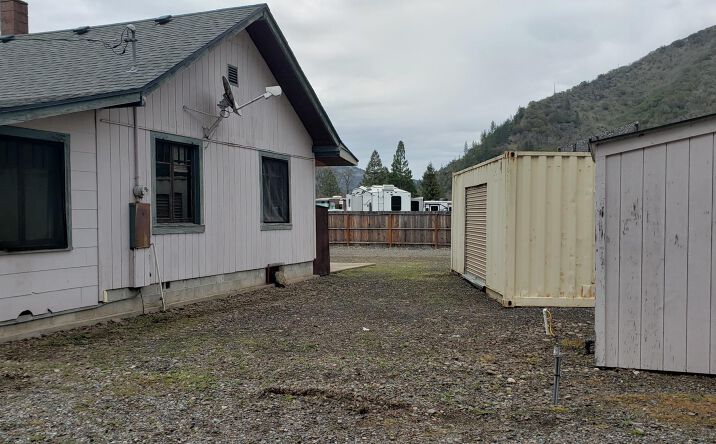 Pictures of Retail, Office property located at 175 Rogue River Hwy, Gold Hill, OR 97525 for sales - image #1