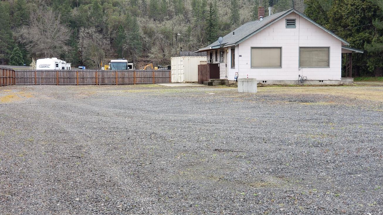 175 Rogue River Hwy, Gold Hill, OR 97525