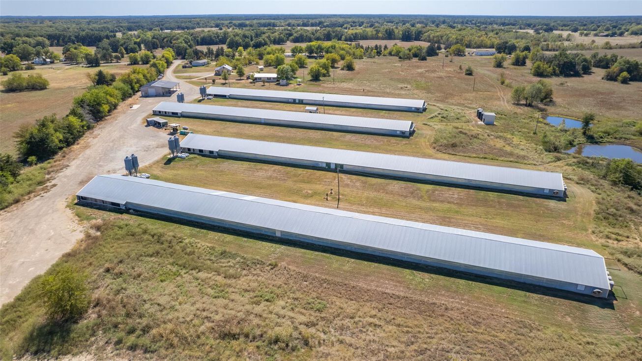 919 W Farm Rd 71, Talco, TX 75487