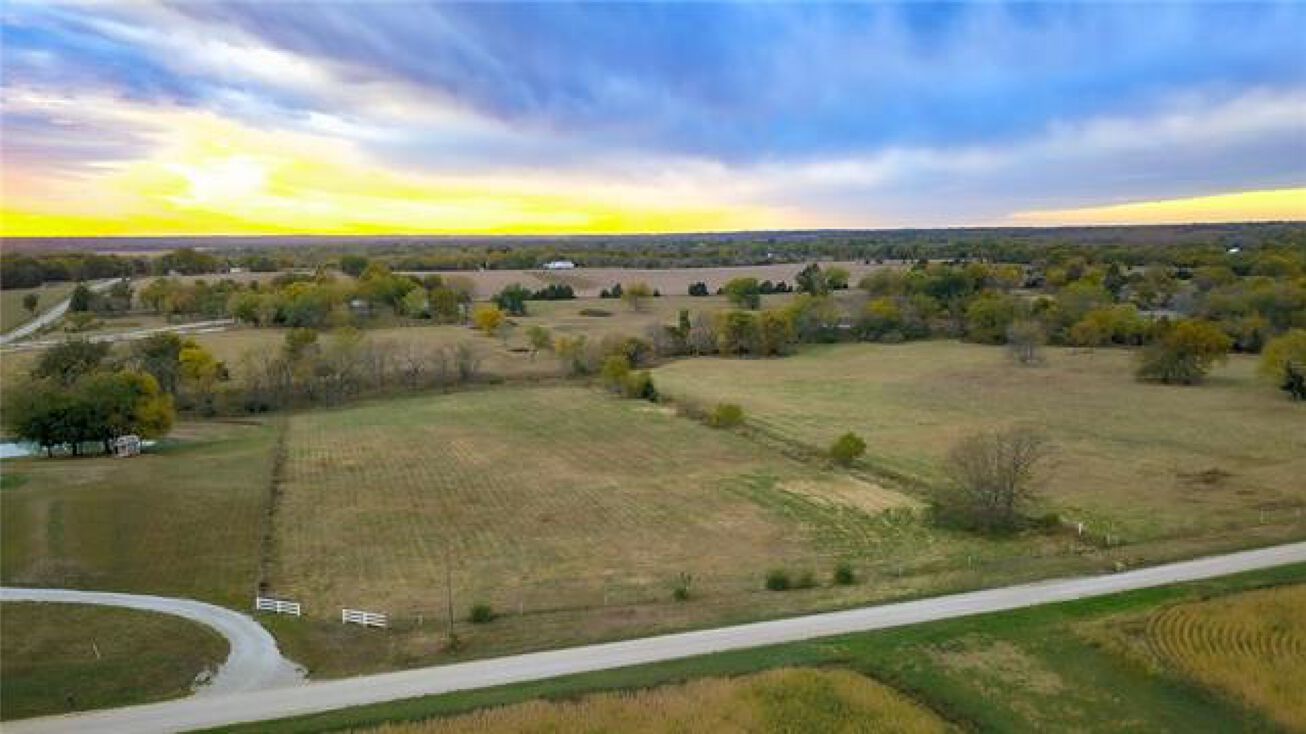 33400 S Crescent Hill Road, Osawatomie, KS 66064