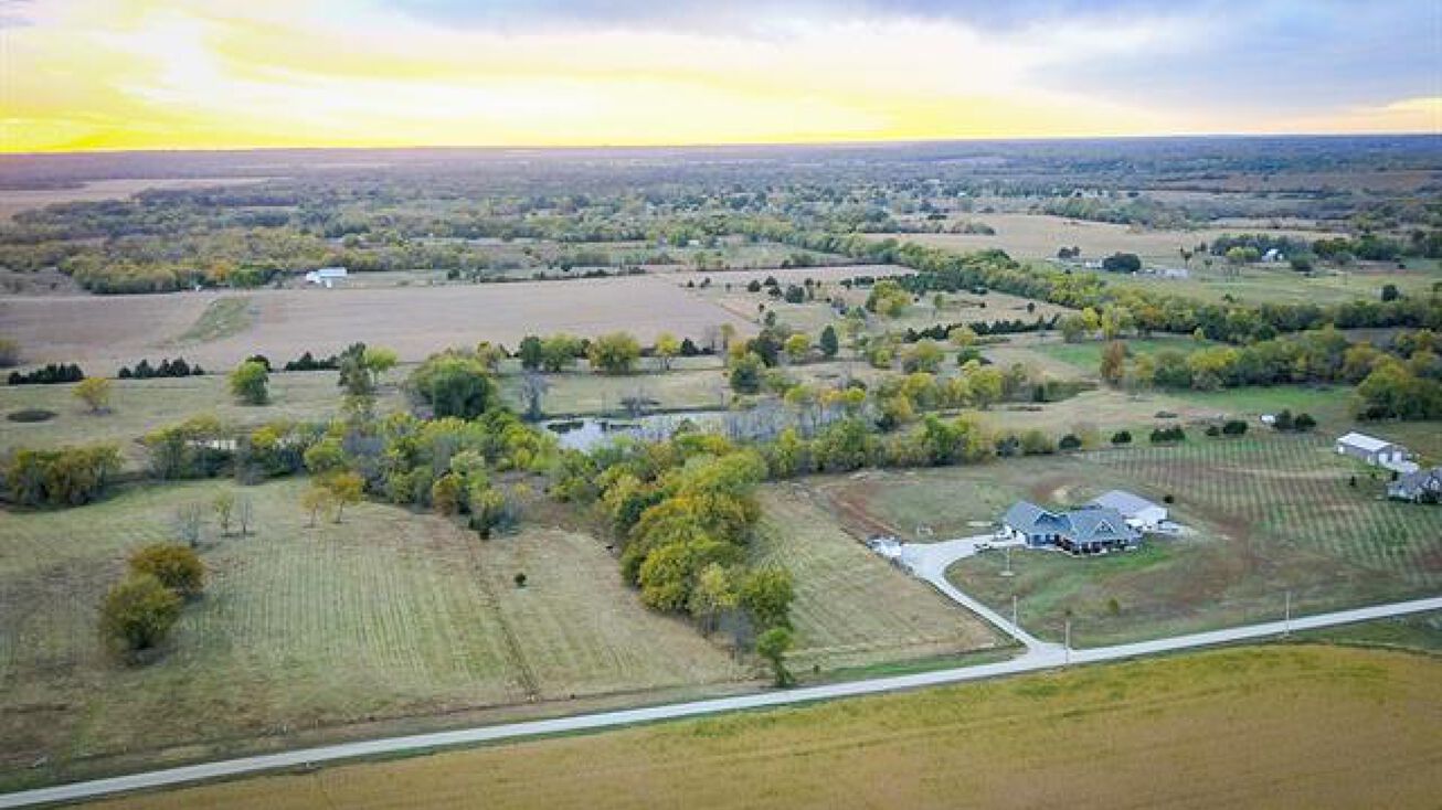 33300 S Crescent Hill Road, Osawatomie, KS 66064