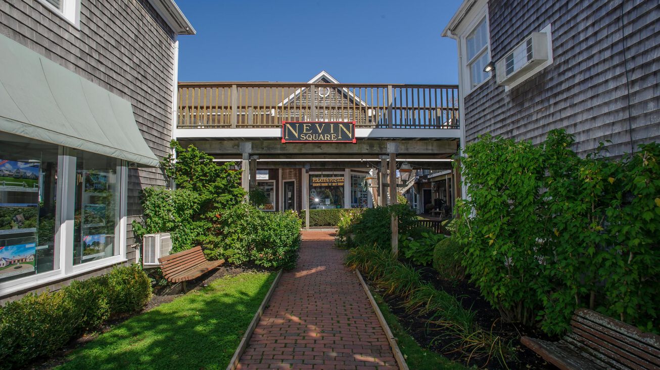 15 Winter Street Street, Edgartown, MA 02539