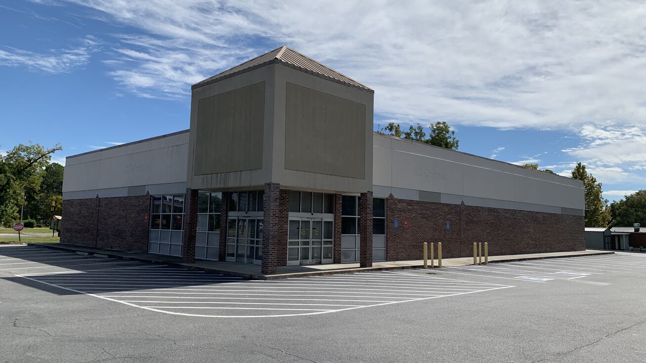 715 W 4th St, Adel, GA 31620