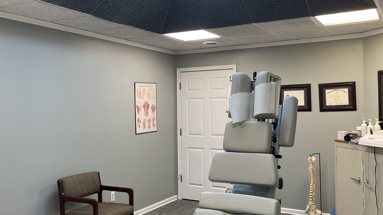 2909 NE Brooktree Ln, Kansas City, MO 64119