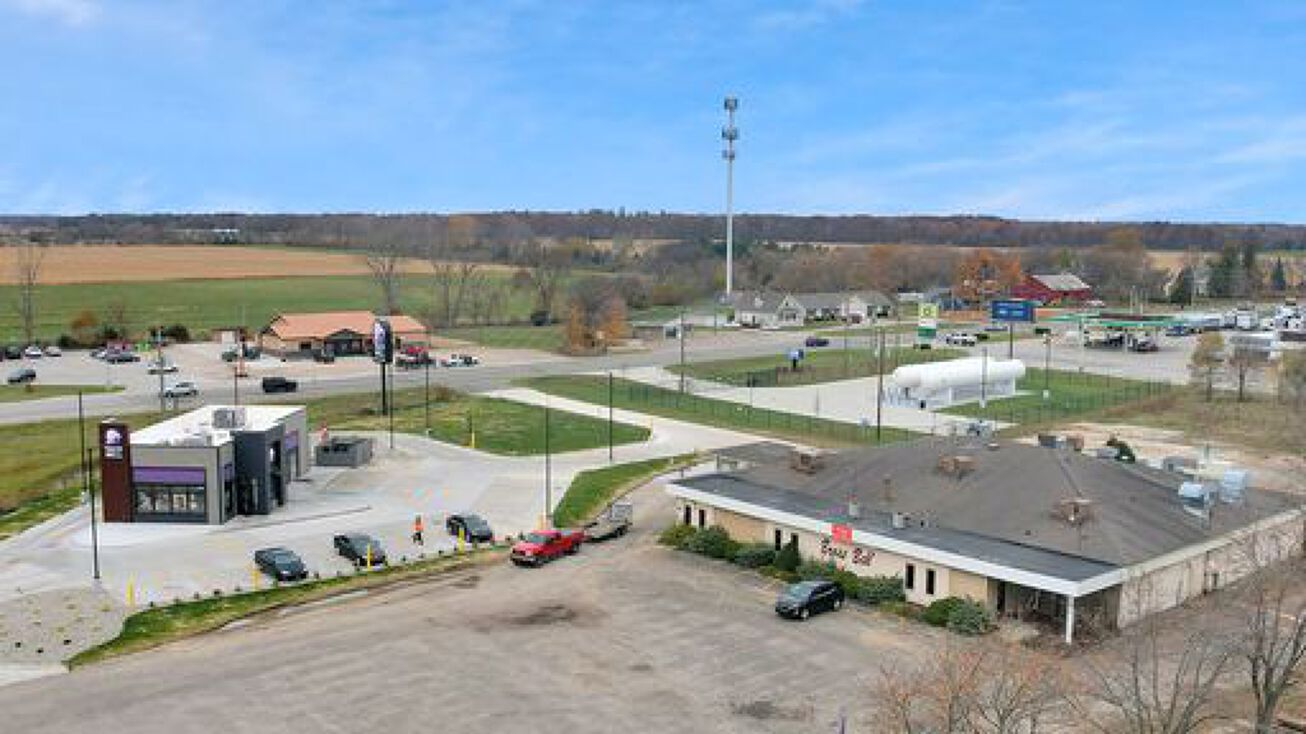 12950 Brady Rd, Chesaning, MI 48616