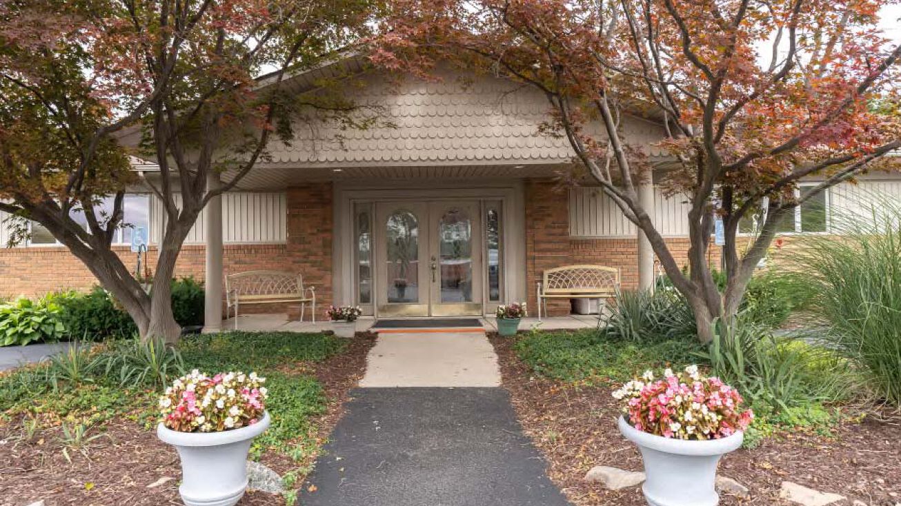 24520 Meadowbrook Rd, Novi, MI 48375