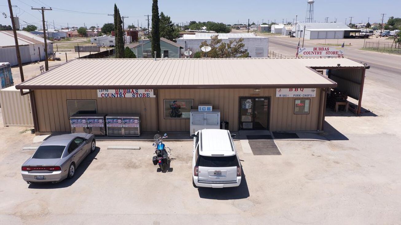 104 W Gulf Ave, Goldsmith, TX 79741 Retail Property for Sale Bubba