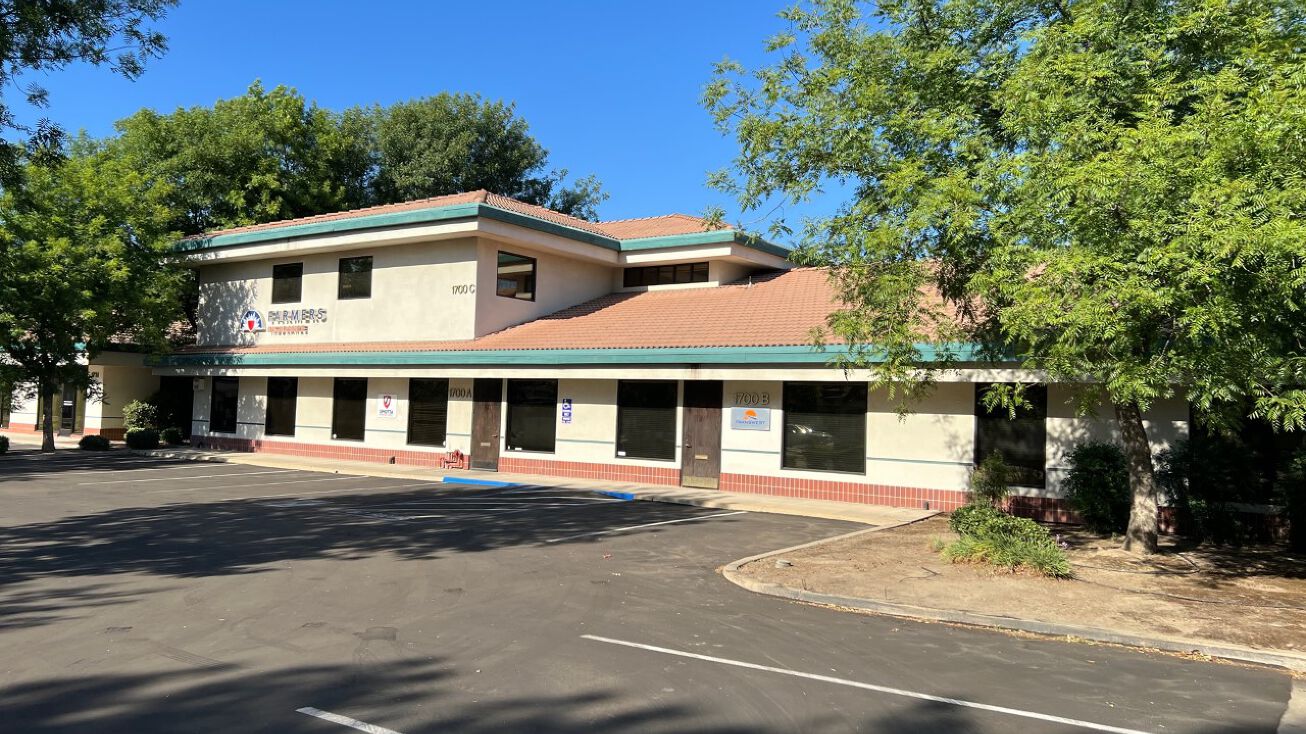 1700 W Walnut Ave, Visalia, CA 93277