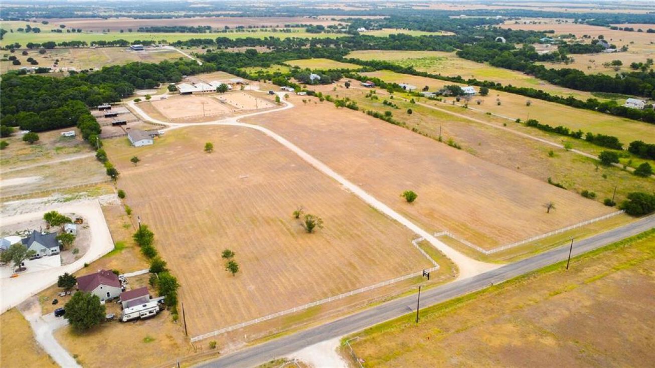 2195 Co Rd 105, Hutto, TX 78634