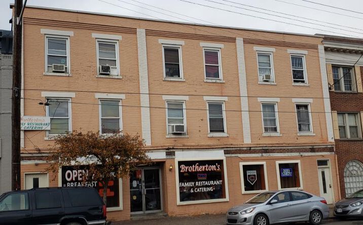 Pictures of Retail, Multifamily property located at 7517 Hamilton Ave, Cincinnati, OH 45231 for comps - image #1