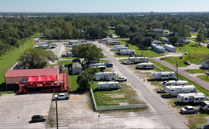 Pictures of Multifamily property located at 2705 Dickinson Ave, Dickinson, TX 77539 for sales - image #1