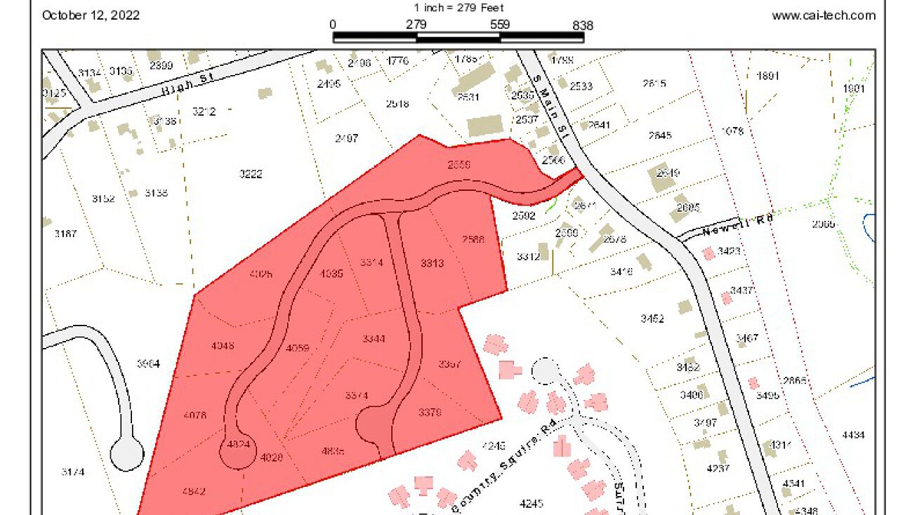 24 Rd Ahr, Uxbridge, MA 01569