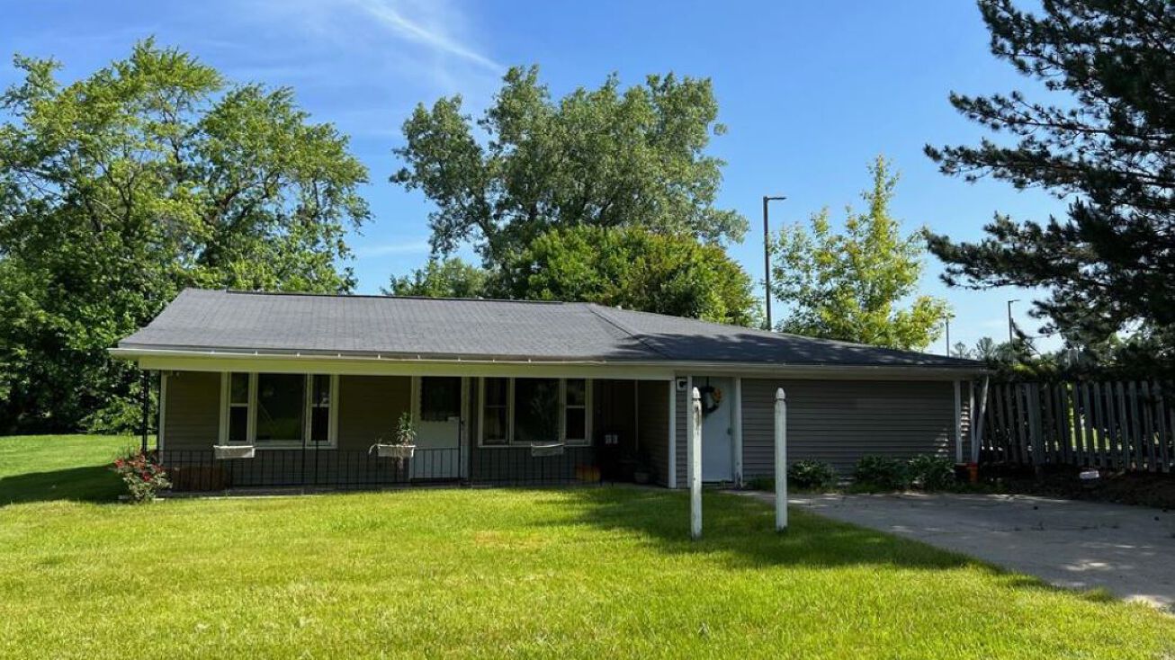 1030 Lu Charles Ave, Mt Morris, MI 48458