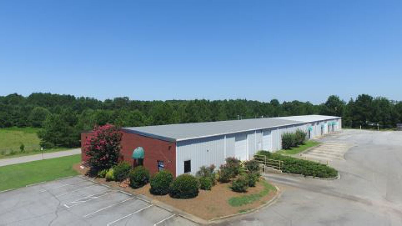 9550 Jackson Trail Rd, Hoschton, GA 30548