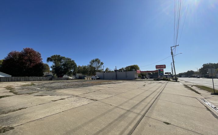 Pictures of Land property located at 513 N Henderson St, Galesburg, IL 61401 for sales - image #1