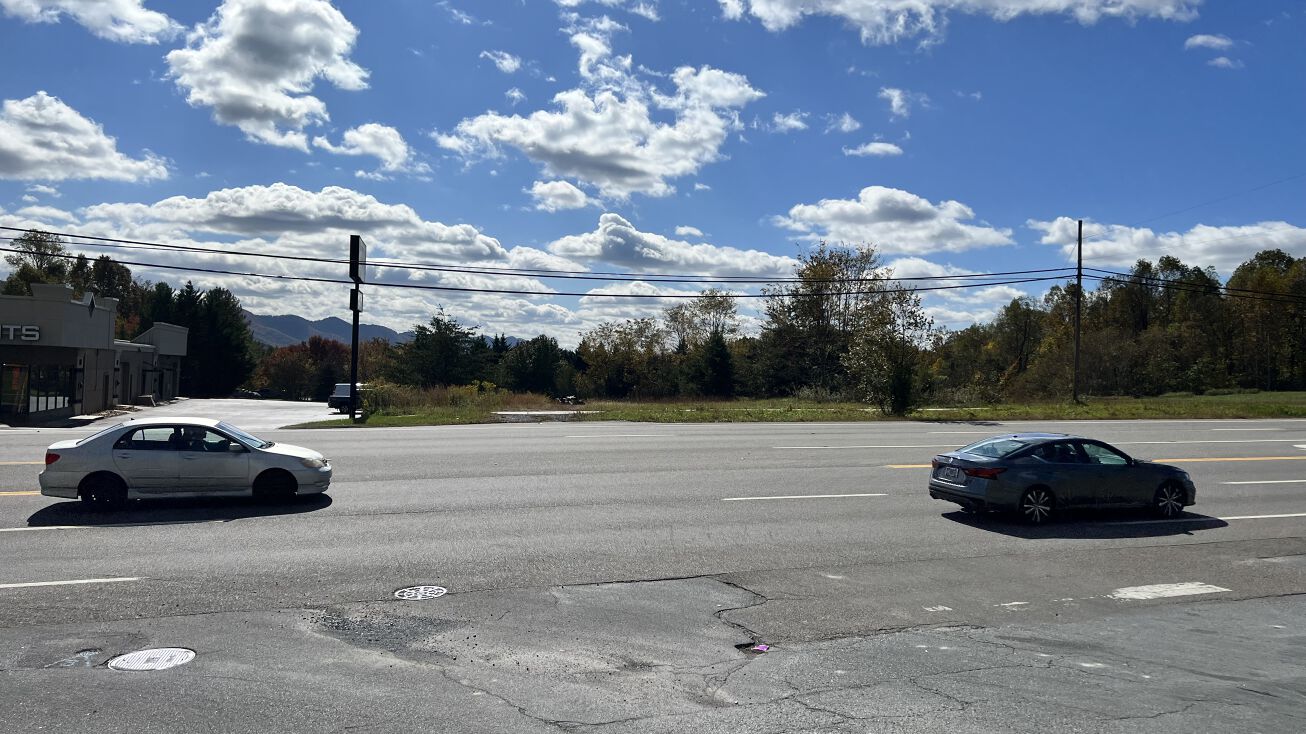 2817 W Market St, Johnson City, TN 37604