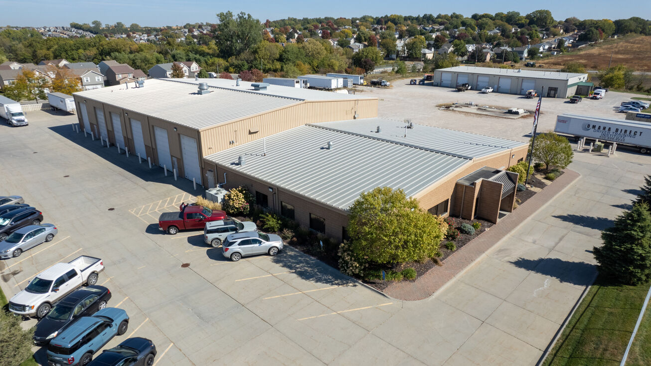 7071 N 87th St, Omaha, NE 68122