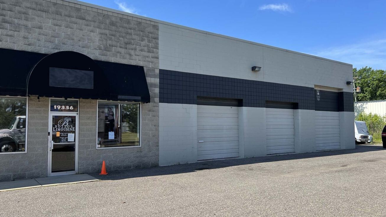 19336 Allen Rd, Brownstown Charter Twp, MI 48183