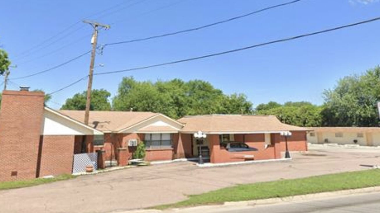 305 S D St, Davis, OK 73030