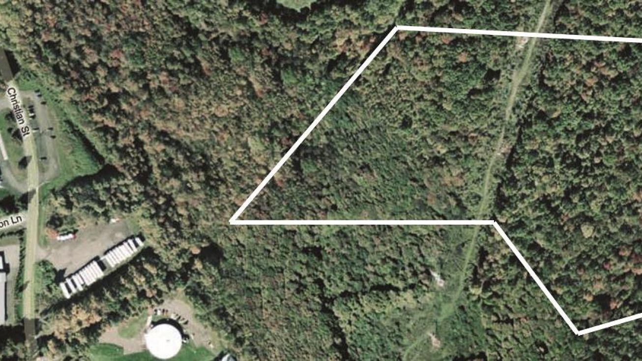 2 Larkey Rd, Middlebury, CT 06762