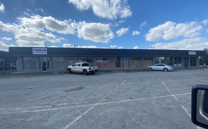 Pictures of Retail property located at 106 16th Ave E, Cordele, GA 31015 for sales - image #1