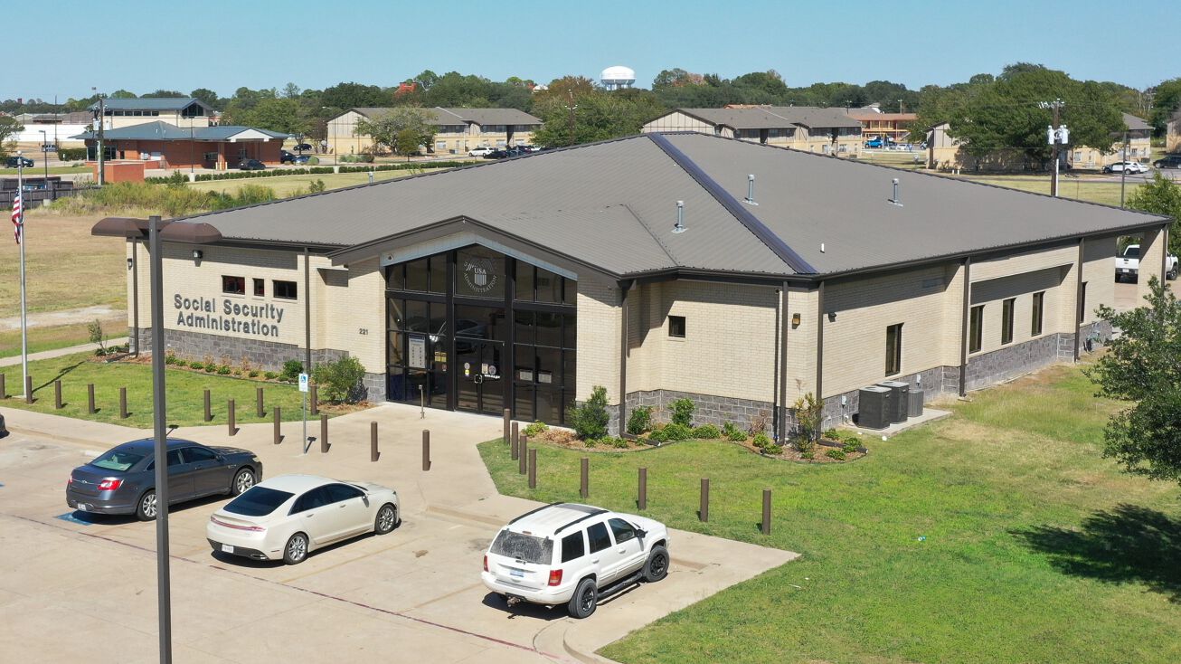 221 S 45th St, Corsicana, TX 75110