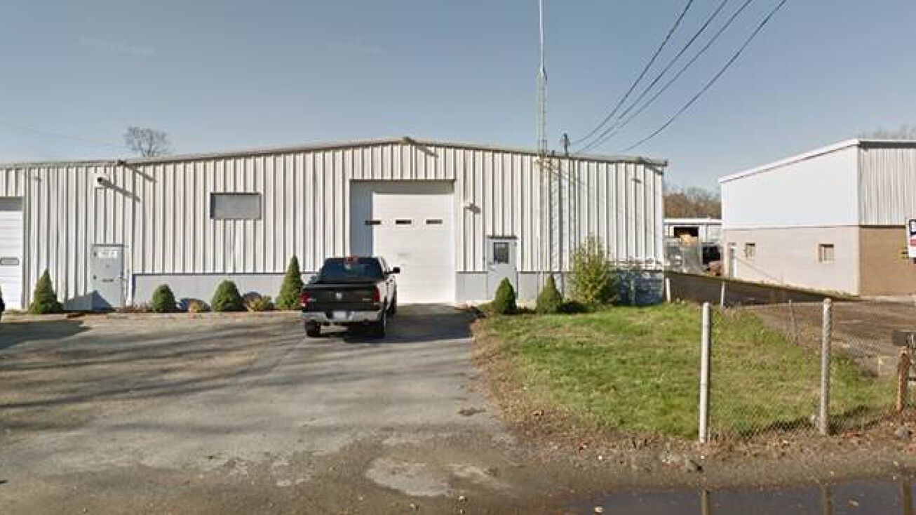 75 Phoenix Ave, Lowell, MA 01852