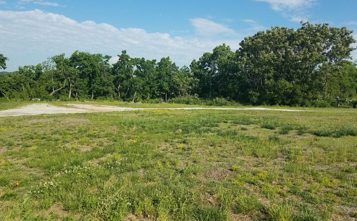 Pictures of Land property located at 5452 Antioch Rd, Merriam, KS 66202 for comps - image #1