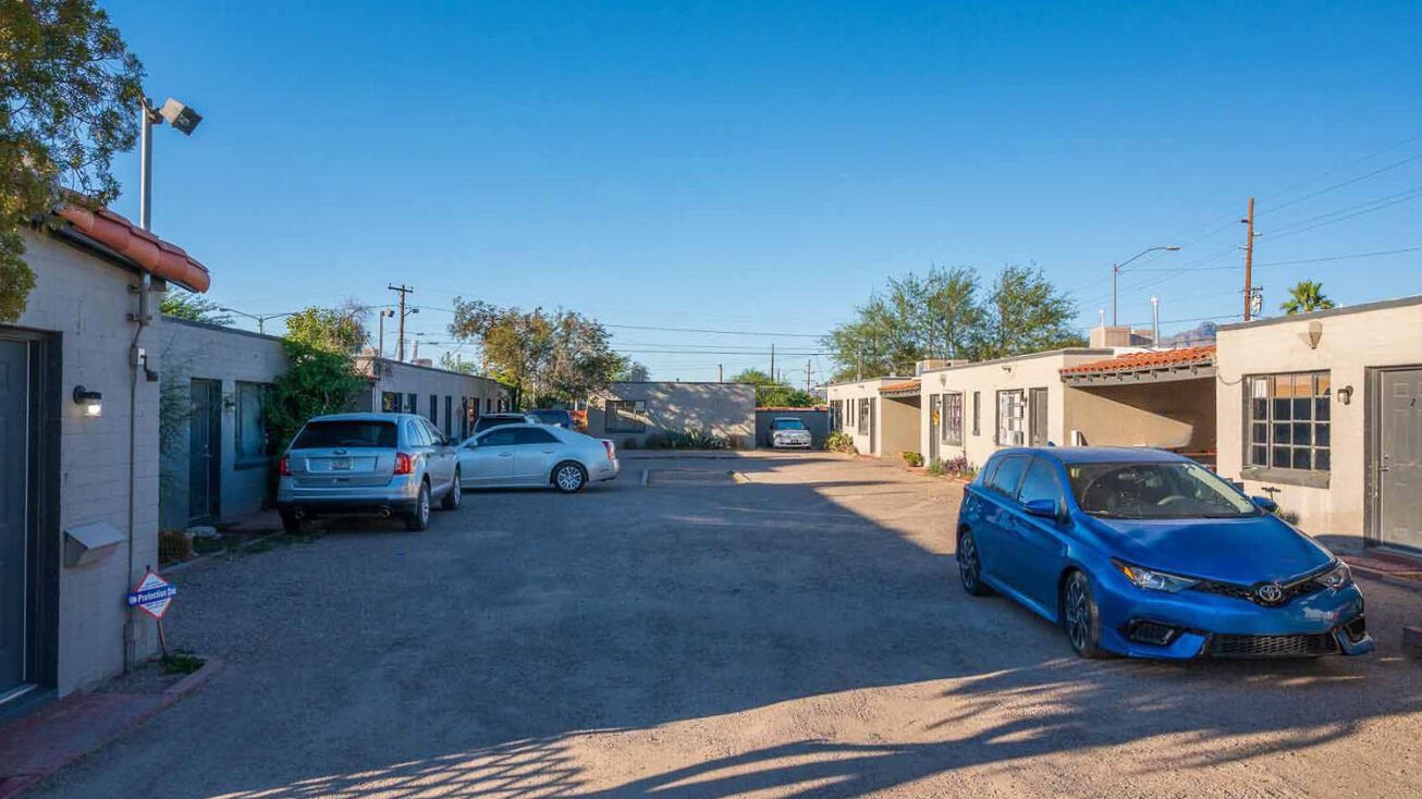 302 W Flores St, Tucson, AZ 85705