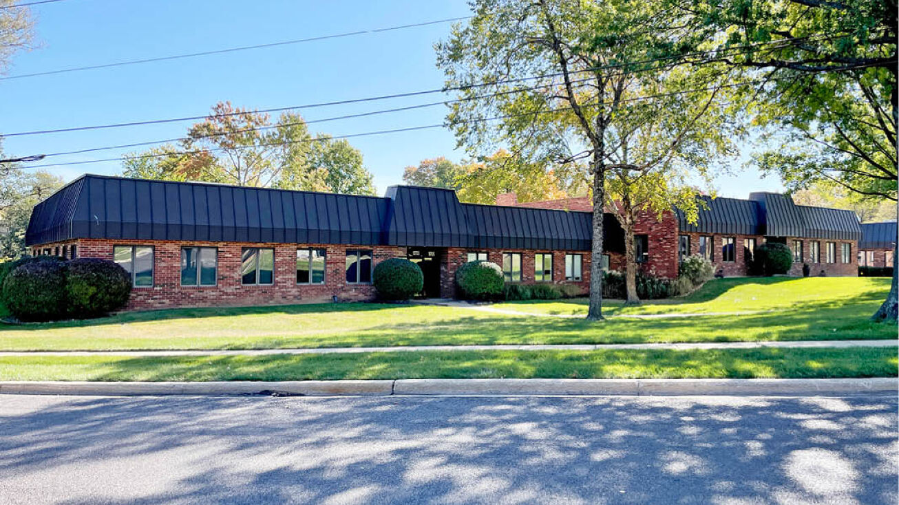 10703 Barkley St, Overland Park, KS 66204