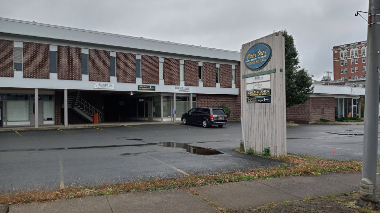 29 Market St, Amsterdam, NY 12010