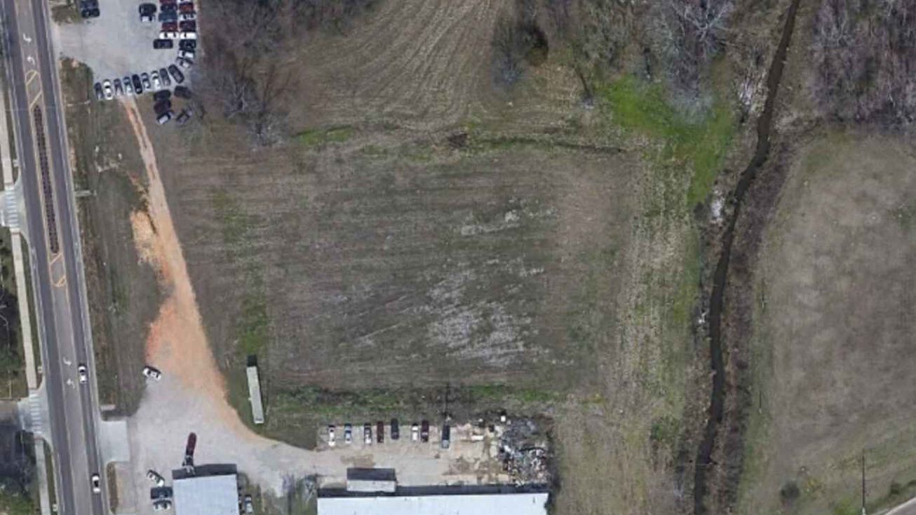 Louisville St, Starkville, MS 39759