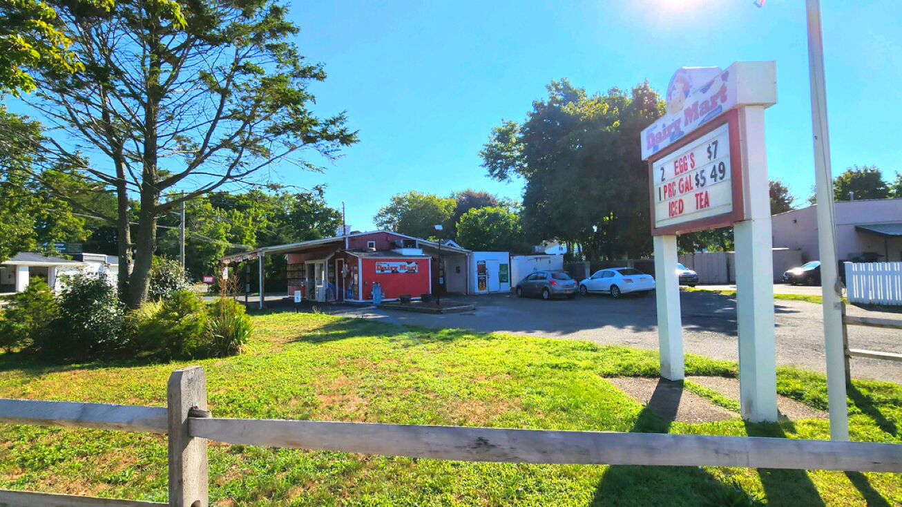 100 Broadway, Greenlawn, NY 11740 Retail Property for Sale