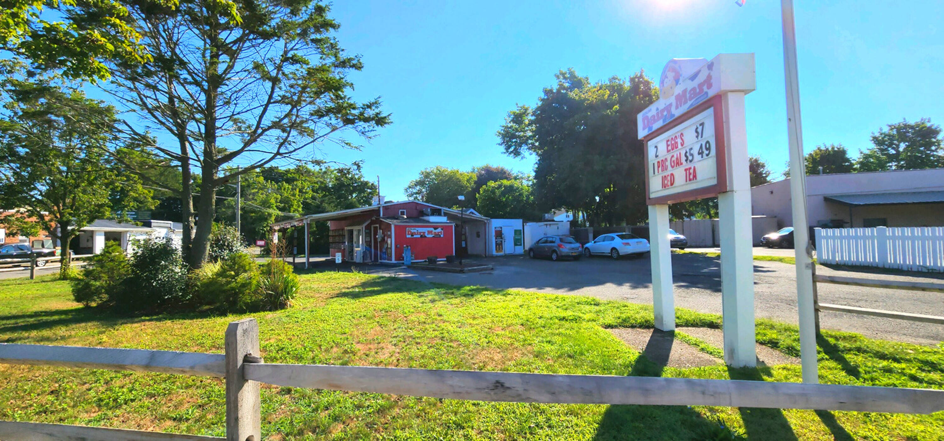 100 Broadway, Greenlawn, NY 11740