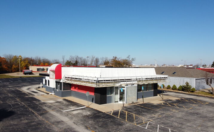 Pictures of Retail property located at 7715 N University St, Peoria, IL 61614 for sales - image #1